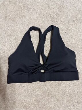 Fabletics Oasis Twist Sports Bra